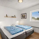 Alli - 800m From The Sea By Interhome