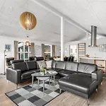 Alli - 800m From The Sea By Interhome *
