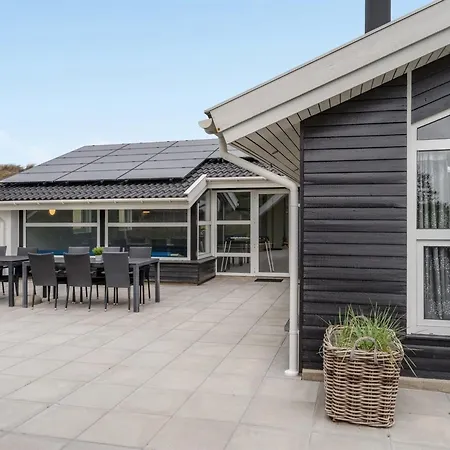 Alli - 800m From The Sea By Interhome