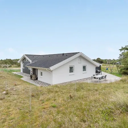 Alli - 800m From The Sea By Interhome *