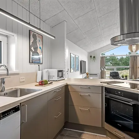 Alli - 800m From The Sea By Interhome