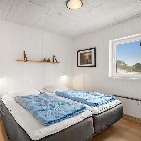 Alli - 800m From The Sea By Interhome