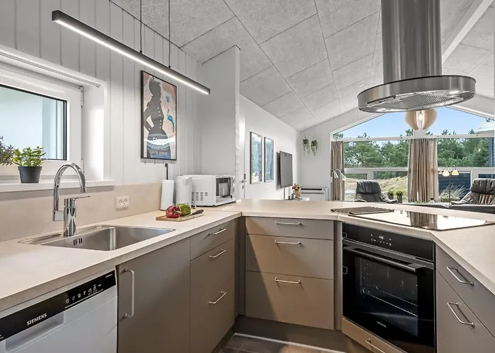 Alli - 800m From The Sea By Interhome